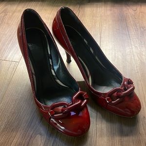 Burberry heels burgundy patent leather Sz 37